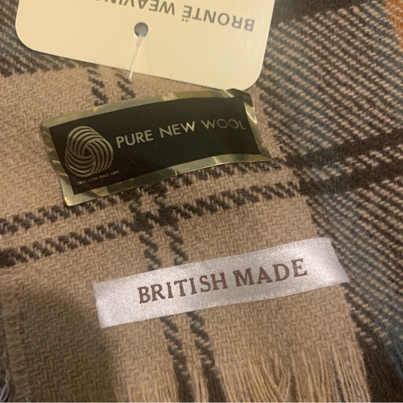 NWT The Edinburgh Woolen Mills 100% Pure New Wool Scarves Fringed - Picture 6 of 6